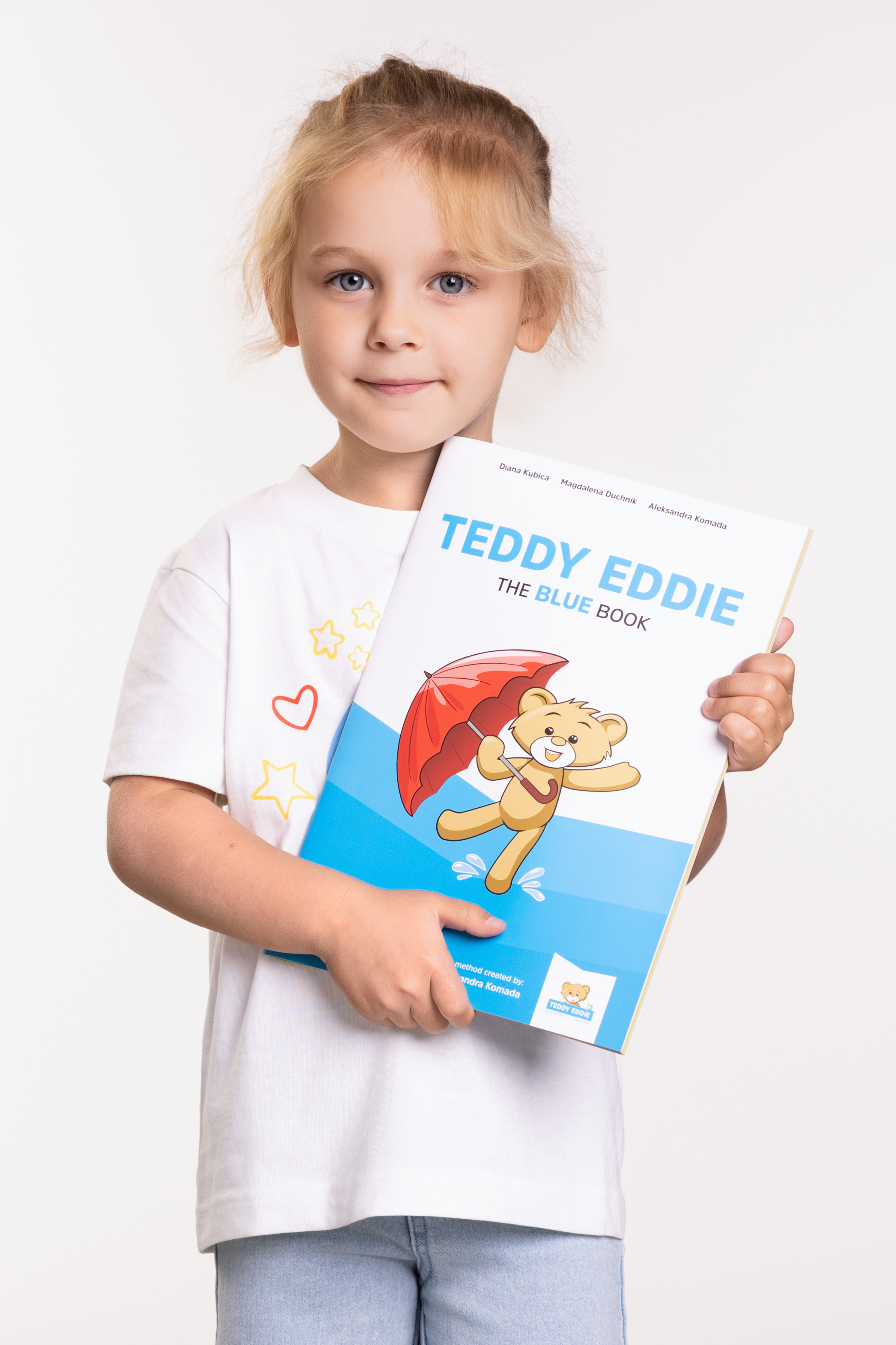 Dziewczynka z podręcznikiem Teddy Eddie